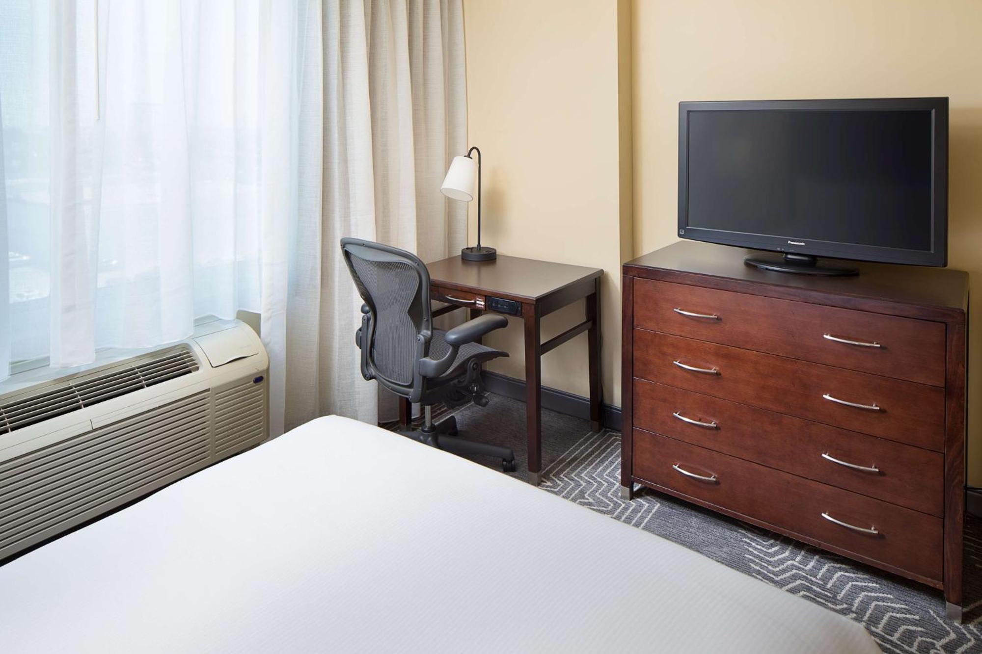 Doubletree By Hilton Los Angeles/Commerce Bagian luar foto