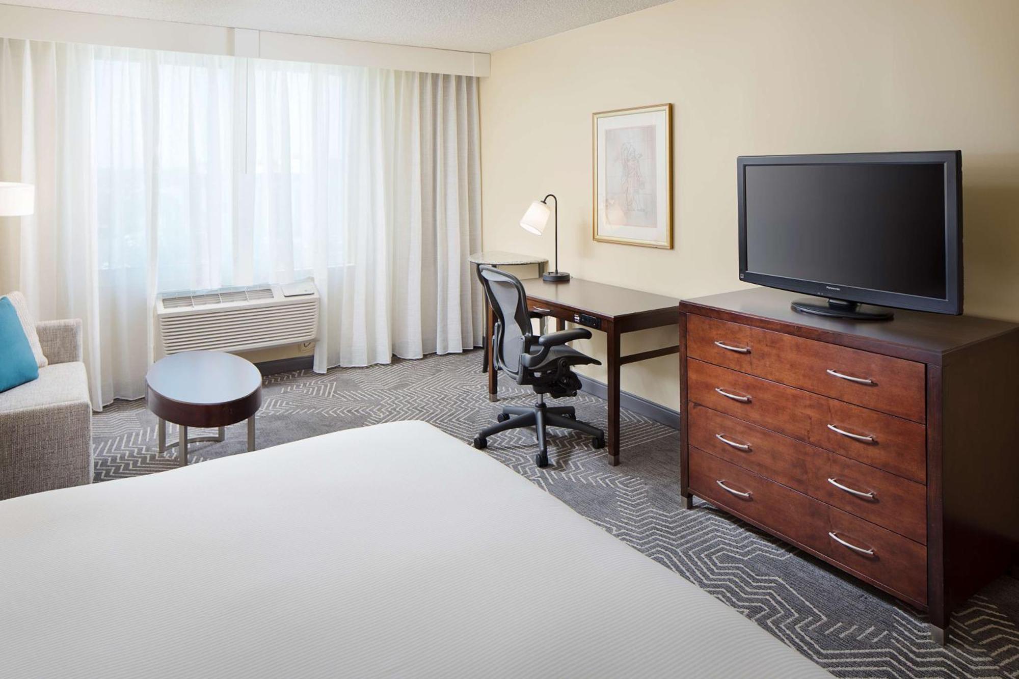 Doubletree By Hilton Los Angeles/Commerce Bagian luar foto