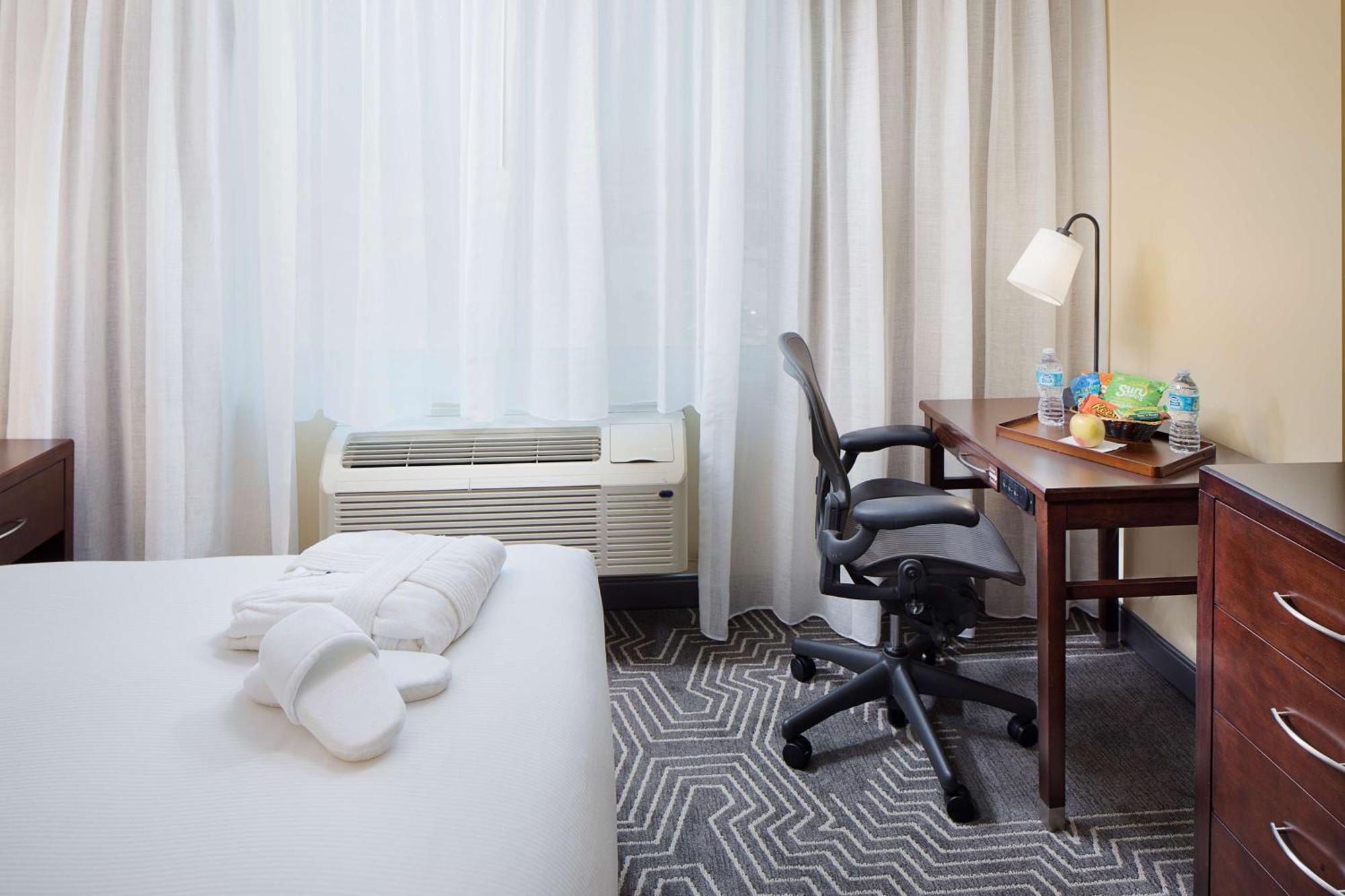 Doubletree By Hilton Los Angeles/Commerce Bagian luar foto