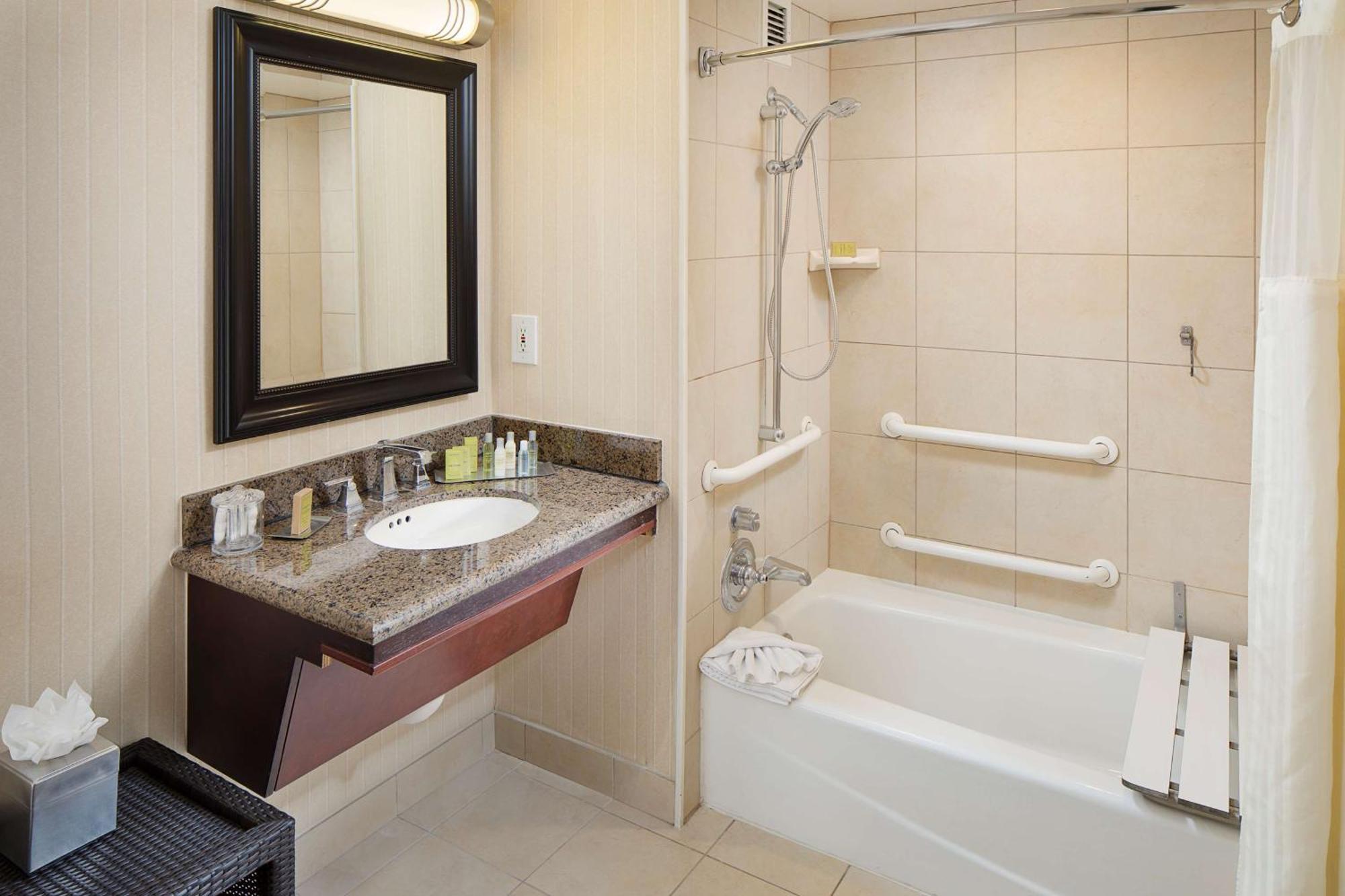 Doubletree By Hilton Los Angeles/Commerce Bagian luar foto