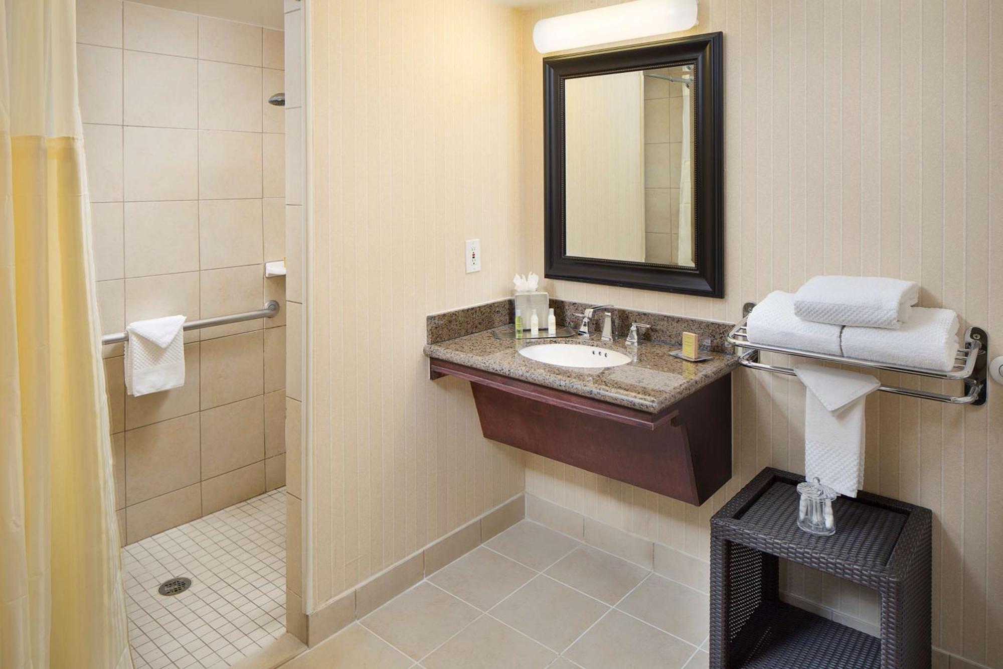Doubletree By Hilton Los Angeles/Commerce Bagian luar foto