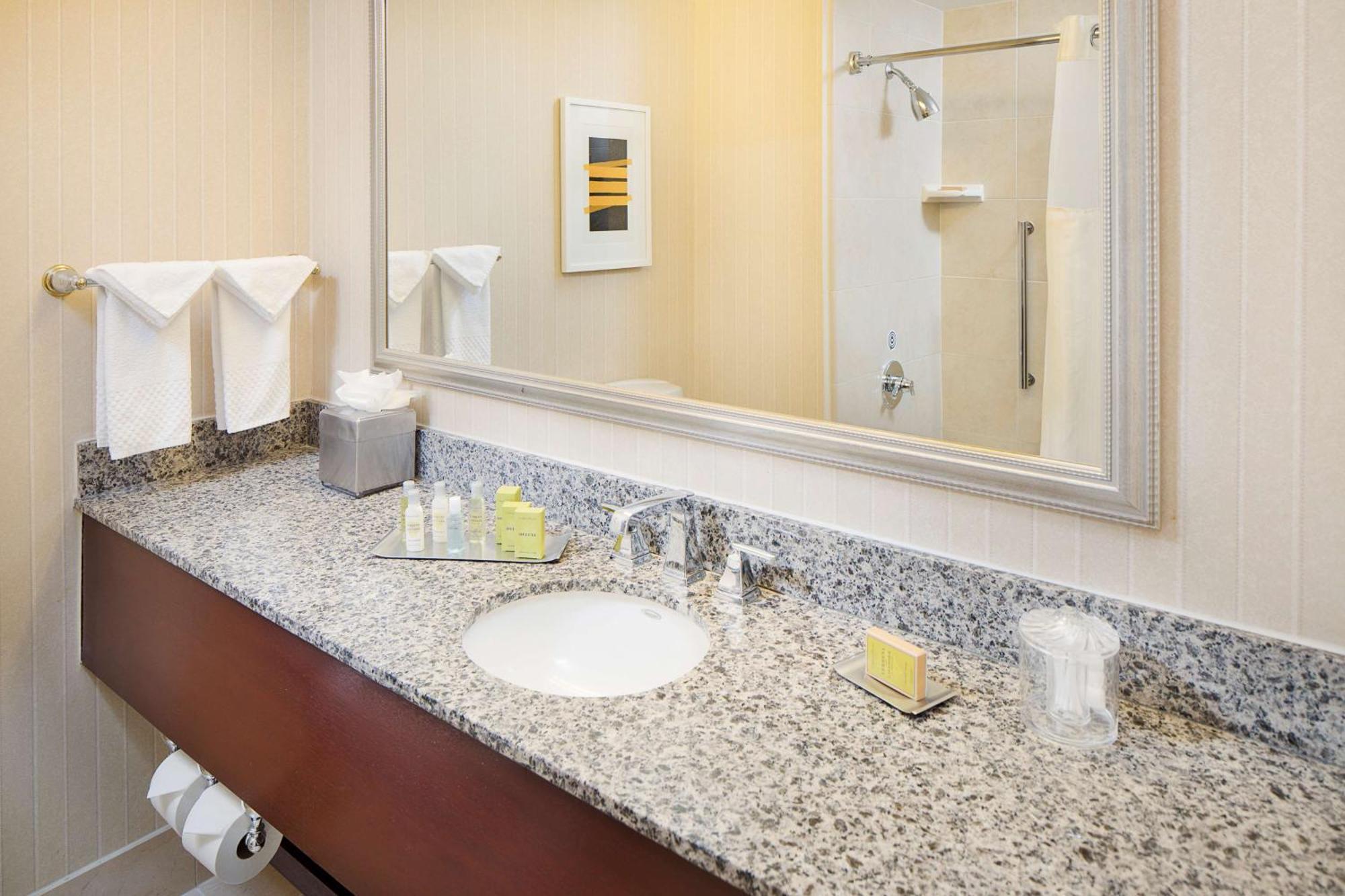 Doubletree By Hilton Los Angeles/Commerce Bagian luar foto